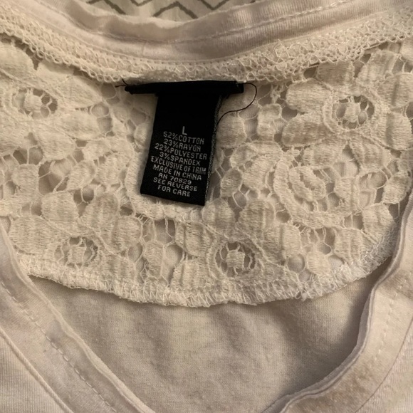 White tee - Picture 3 of 3